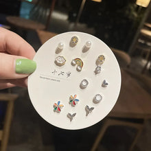 Load image into Gallery viewer, Pearl &amp; Enamal Painted Post Earrings