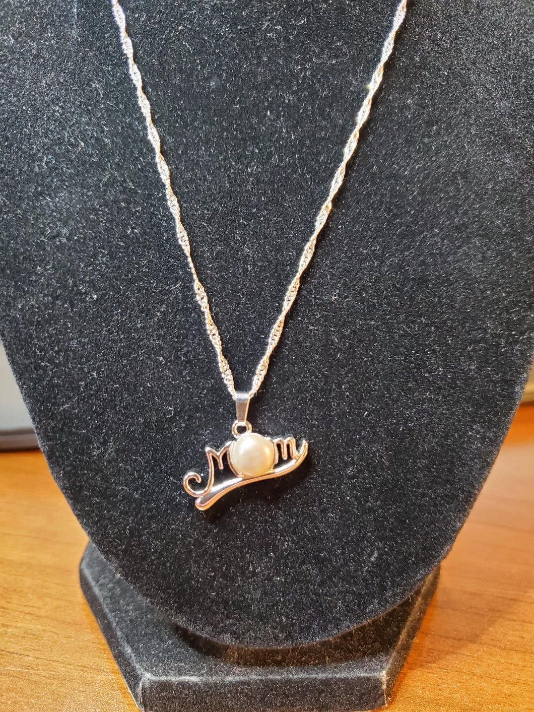 Mom Necklace w/Pink Pearl - Unique Inspirations by Tracy and Anna