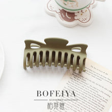 Load image into Gallery viewer, OVERSIZED HAIR CLIPS - Unique Inspirations by Tracy and Anna